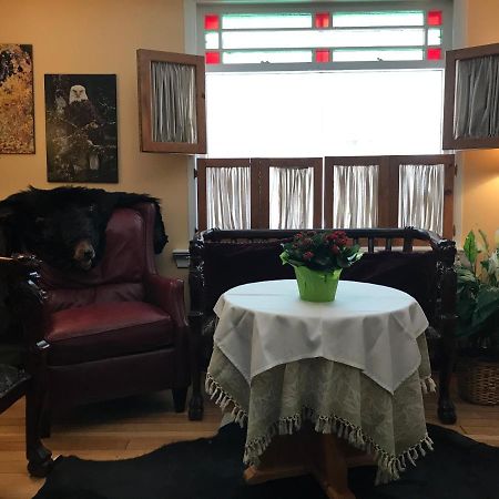Holiday Lodge Bed And Breakfast Banff Ngoại thất bức ảnh