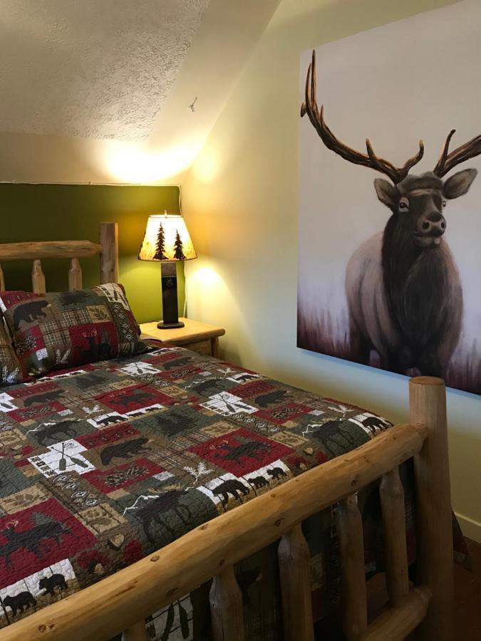 Holiday Lodge Bed And Breakfast Banff Ngoại thất bức ảnh