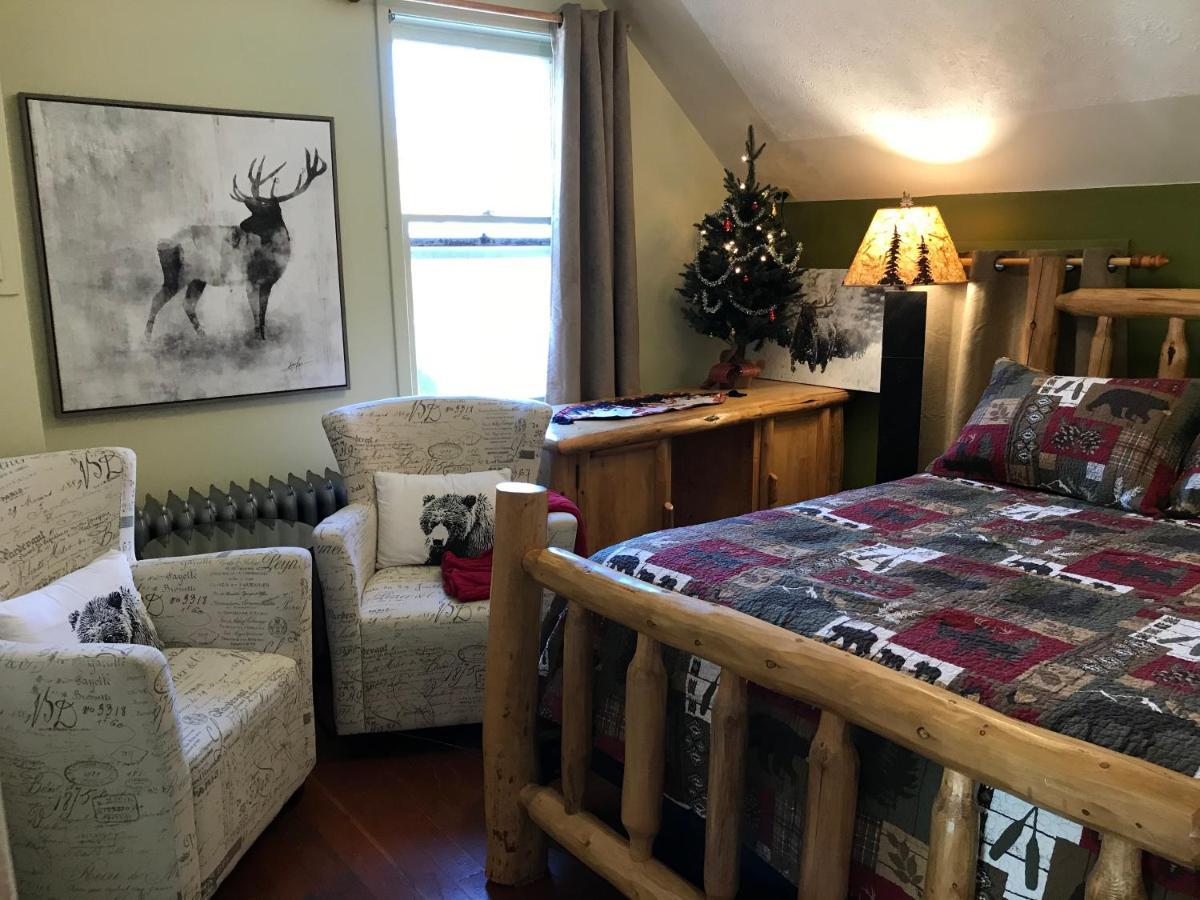 Holiday Lodge Bed And Breakfast Banff Ngoại thất bức ảnh