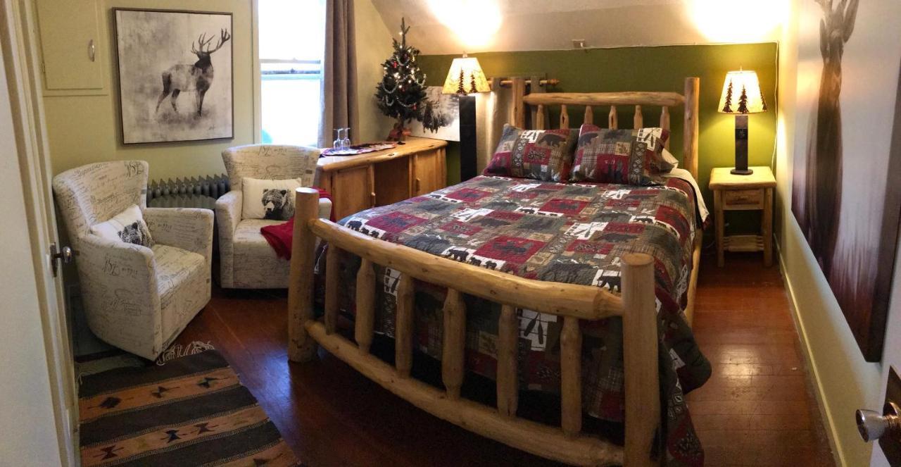 Holiday Lodge Bed And Breakfast Banff Ngoại thất bức ảnh