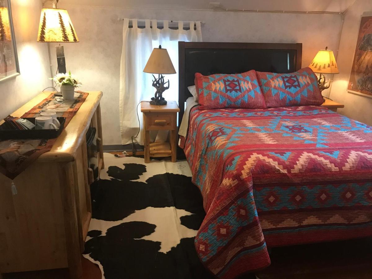 Holiday Lodge Bed And Breakfast Banff Ngoại thất bức ảnh