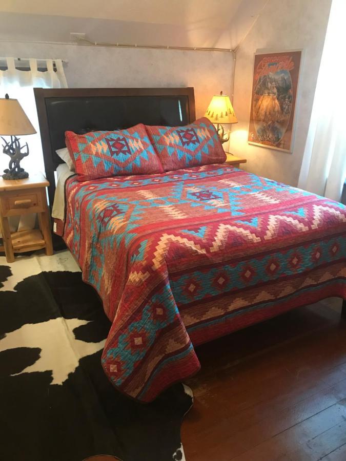 Holiday Lodge Bed And Breakfast Banff Ngoại thất bức ảnh