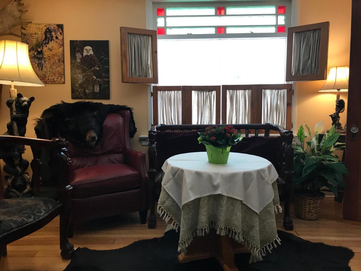 Holiday Lodge Bed And Breakfast Banff Ngoại thất bức ảnh