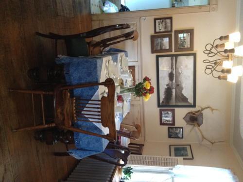 Holiday Lodge Bed And Breakfast Banff Ngoại thất bức ảnh